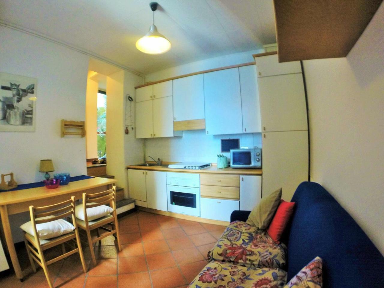 Apartamento Cozy Garden Retrait Varenna Exterior foto